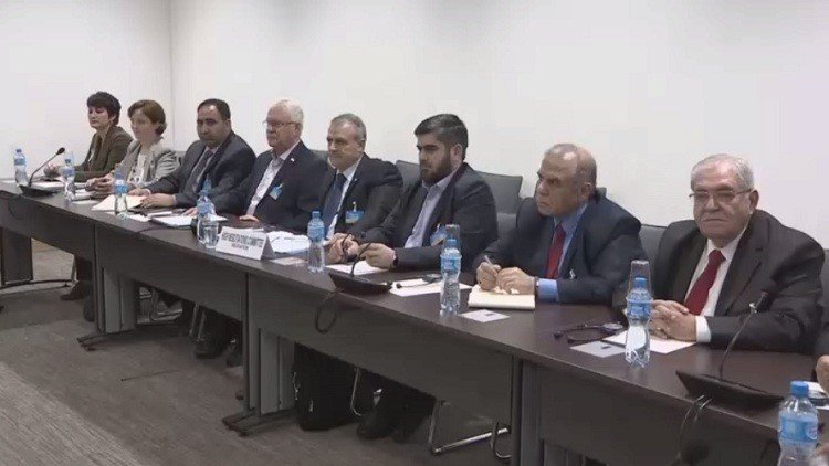 دي ميستورا يلتقي وفدي الحكومة والمعارضة