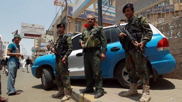 مقتل 4 جنود يمنيين بتفجير سيارة في عدن