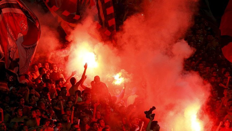اشتباكات بين جمهور الأهلي والأمن المصري