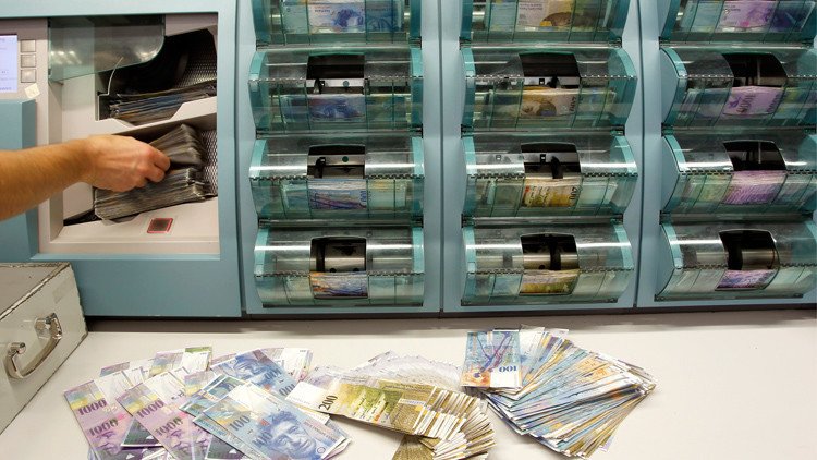 دولة تقدم راتبا شهريا يتجاوز ألف دولار بدون عمل