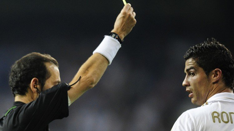 تشاكر حكما بين مانشستر سيتي وريال مدريد