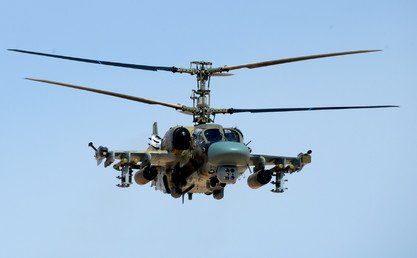  مروحية "التمساح" Ka -52 في أثناء العمليات القتالية في محيط مدينة القريتين التي تم تحريرها من براثن المسلحين.