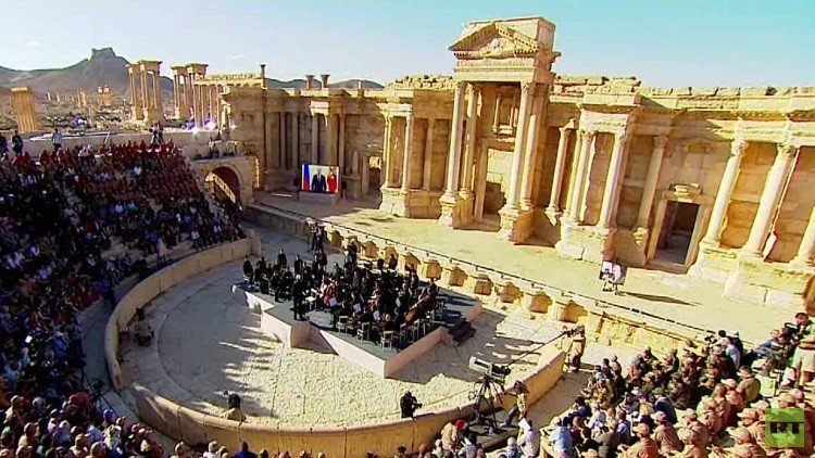 السيمفونية الروسية تحمي سماء تدمر (فيديو)