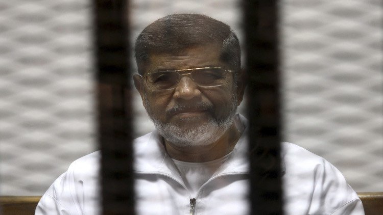 تأجيل النطق بالحكم على مرسي في قضية "التخابر"