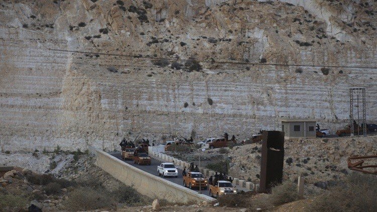 مسؤول ليبي يؤكد سيطرة داعش على طريق استراتيجية