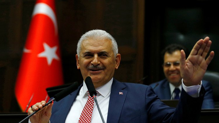 إعداد الدستور الجديد والانتقال إلى نظام رئاسي أولوية لحكومة تركيا الجديدة