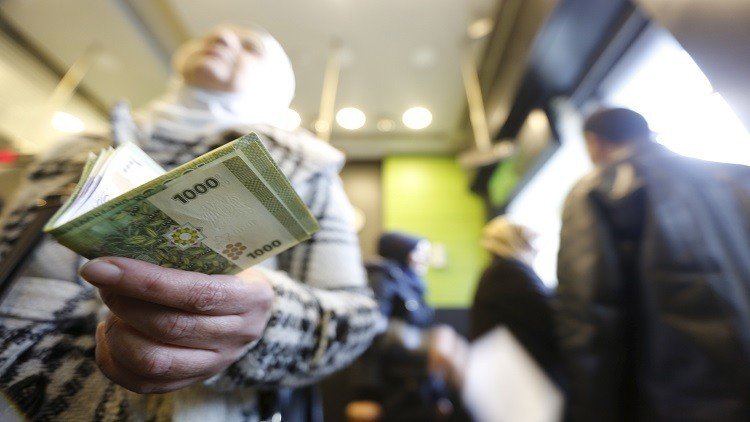المركزي السوري يخفض سعر الدولار مجددا 