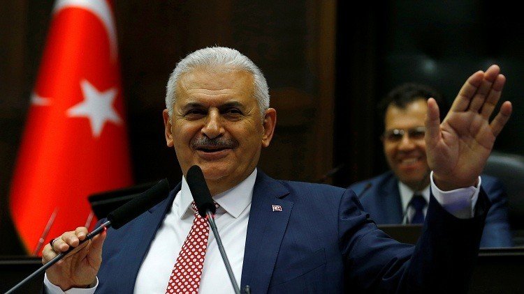 زوجة داود أوغلو تعالج "بحة" يلدريم!