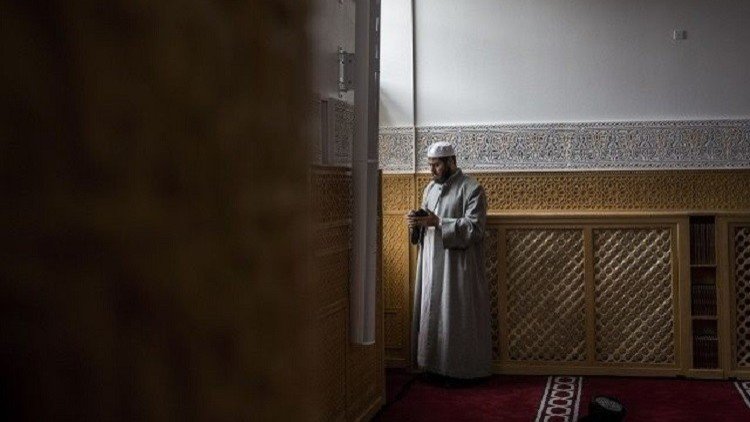 الدنمارك تعاقب الأئمة الداعين لتعدد الزوجات