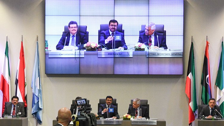 أوبك تفشل في تحديد سقف للإنتاج والنفط ينخفض