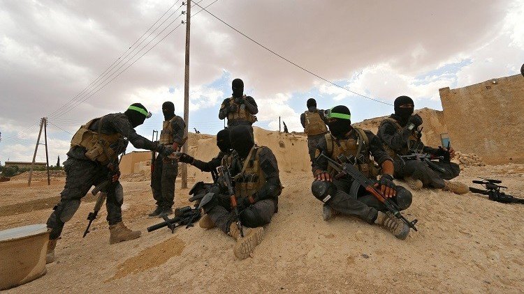 التحالف الدولي ينزل أسلحة جوا لمقاتلي المعارضة السورية في حلب