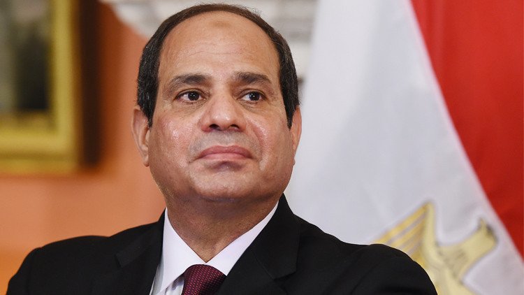 السيسي يدعو المصريين إلى تحمل الظروف الصعبة