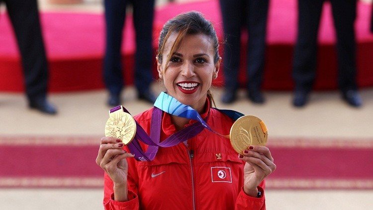 بالفيديو.. الغزالة التونسية تتسلم ذهبية أولمبياد لندن 2012 وبطولة العالم 2011