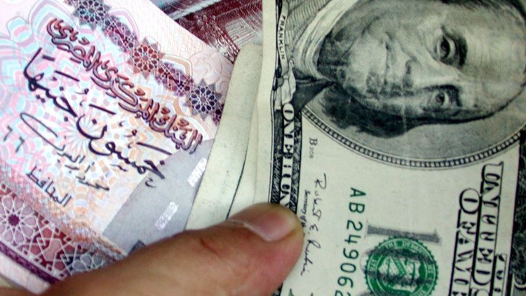 مصر تقر عقوبة على بيع العملات في السوق السوداء 
