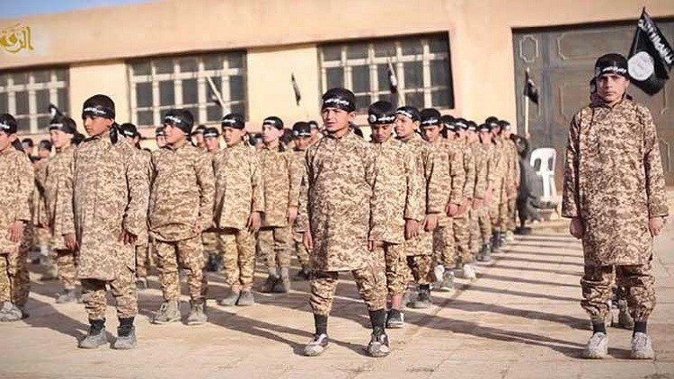 أطفال "داعش"  يهددون الغرب