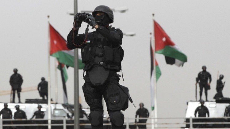 إصابة 3 من الأمن الأردني بأعيرة نارية 