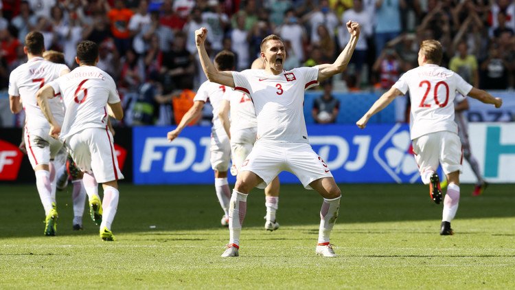 بولندا تحجز مقعدها في ربع نهائي اليورو .. فيديو