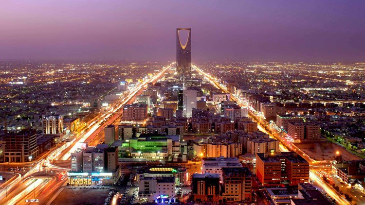 مئات الفرنسيين عالقون في السعودية وسط صمت باريس