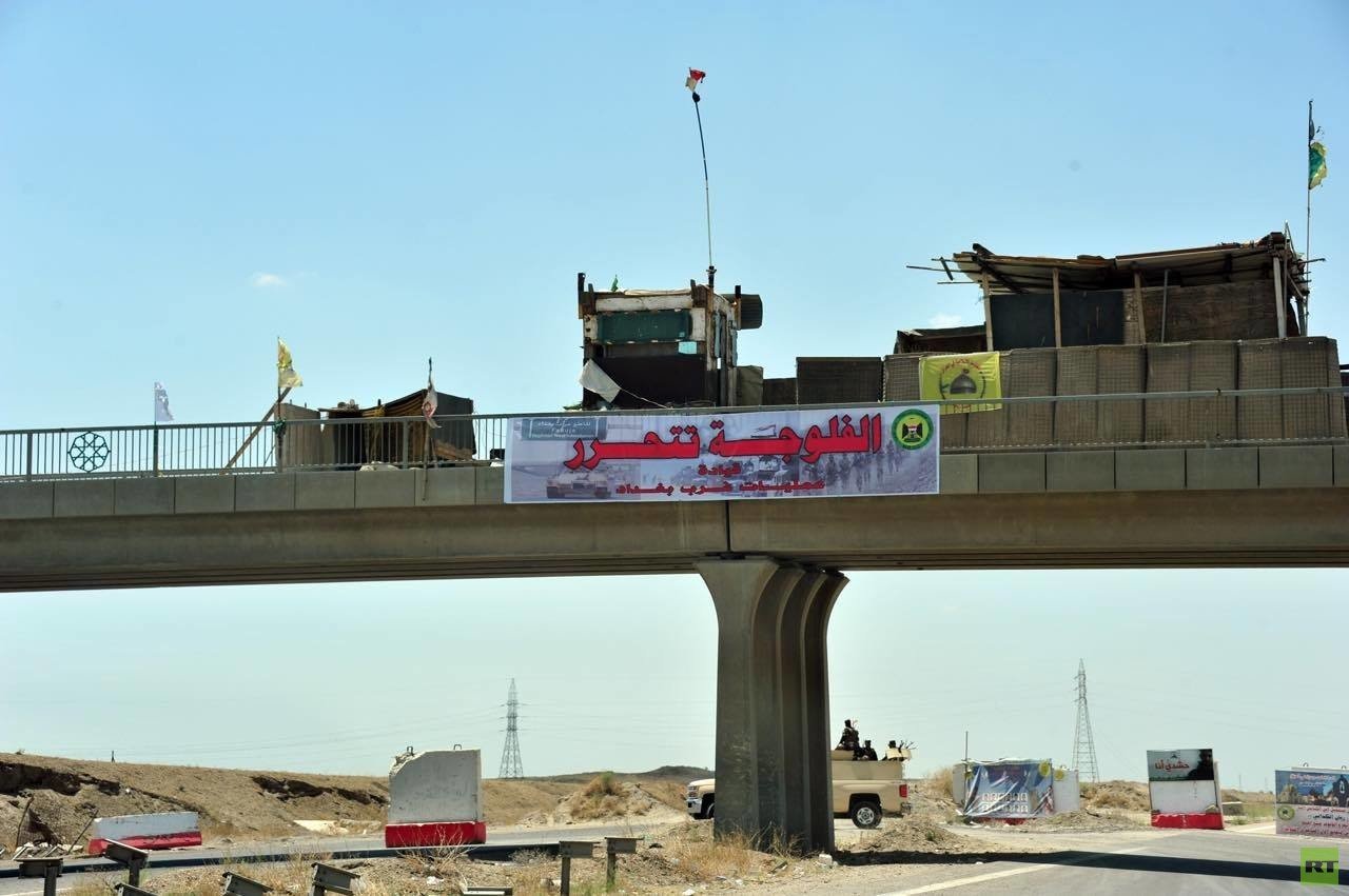 الطريق المؤدي إلى الفلوجة بعد سيطرة القوات العراقية عليه