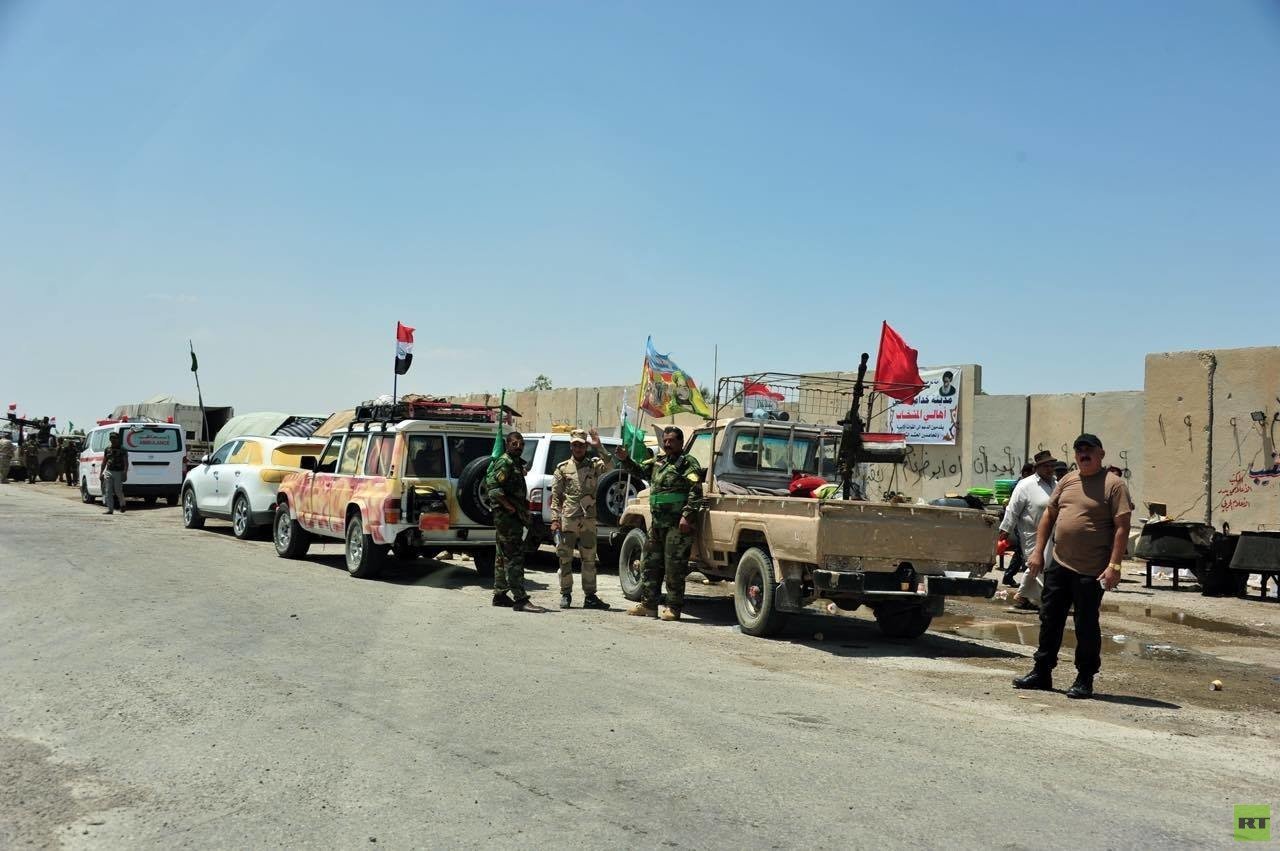 قطعات الحشد الشعبي خارج الفلوجة