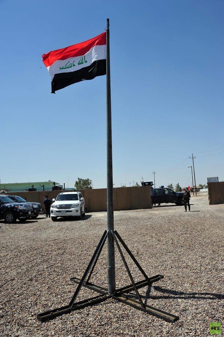 العلم العراقي مرفوع في الكرمة
