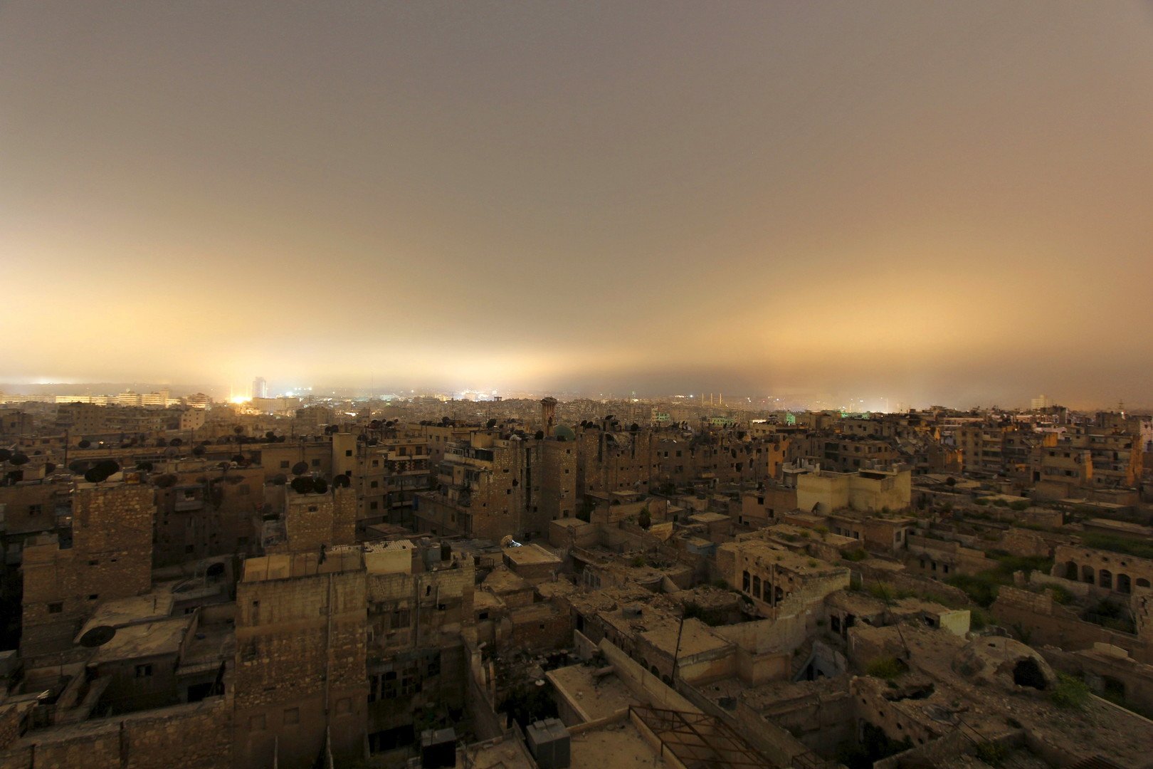 منظر عام لمبان مدمرة في حلب