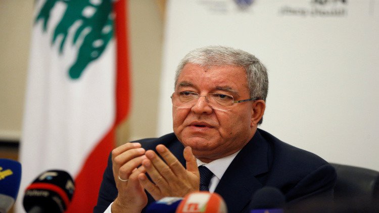 جدل في لبنان حول الوزير المشنوق.. وجد علاقة بين الـ"شورت" القصير والأمن