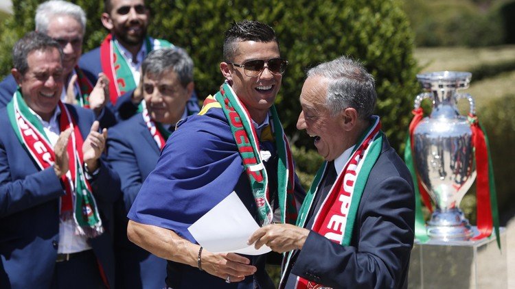 رئيس البرتغال يمنح "برازيليي أوروبا" وسام "القائد"