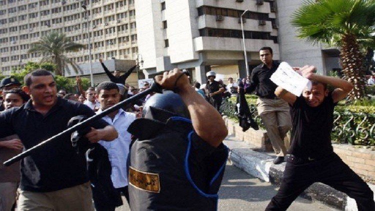 سجن 6 شرطيين مصريين ضربوا مواطنا حتى الموت