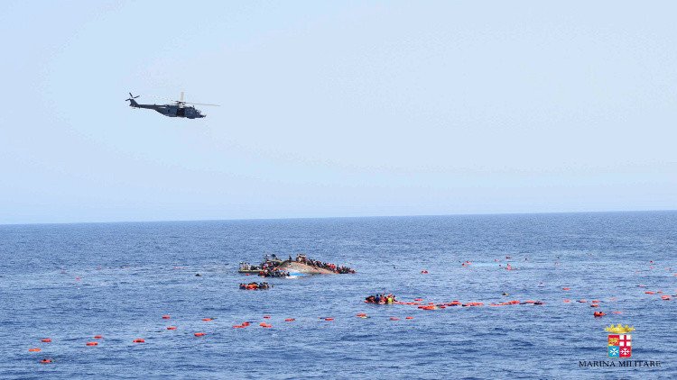 إيطاليا تنتشل بقايا جثث 450 مهاجرا غرقوا العام الماضي