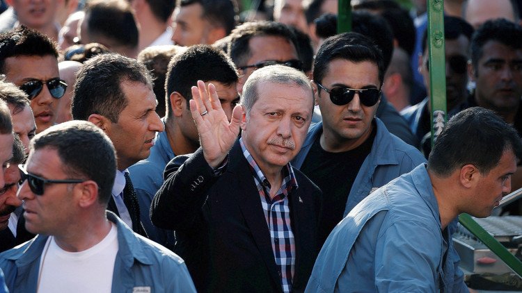 مصدر تركي: أردوغان أوقف الانقلاب بتطويق قاعدة فيها رؤوس نووية أمريكية