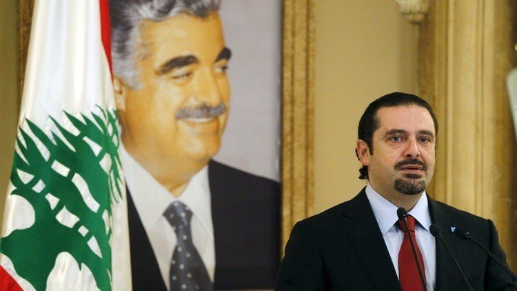 صورة سعد الحريري ترحب بالمسافرين في مطار بن غوريون