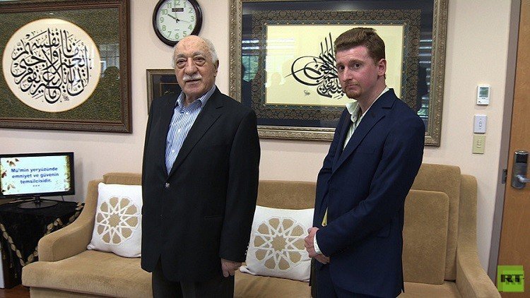 كاميرا RT في منزل غولن بالولايات المتحدة تفند خبر هروبه