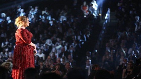 وبفارق مليون واحد فقط عن مداخيل ميسي جاءت الفنانة أديل في المركز التاسع.