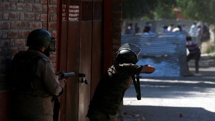 قتلى وجرحى في كشمير على يد القوات الهندية