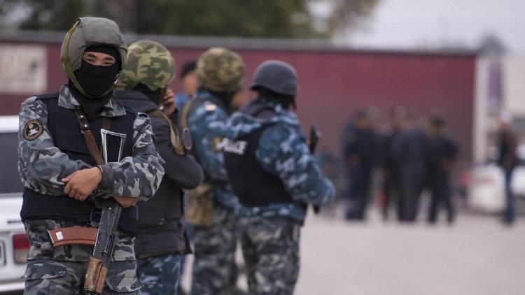 قرغيزستان تحتجز مواطنين توجها للقتال بسوريا