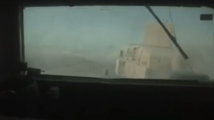 لحظة تعرض موكب وزير الدفاع العراقي للقصف