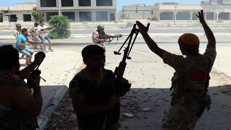 قوات ليبية تحرز تقدما في سرت على طول الساحل