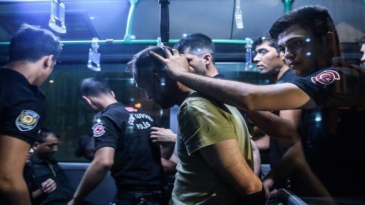 توقيف 22 من القضاة العسكريين في تركيا