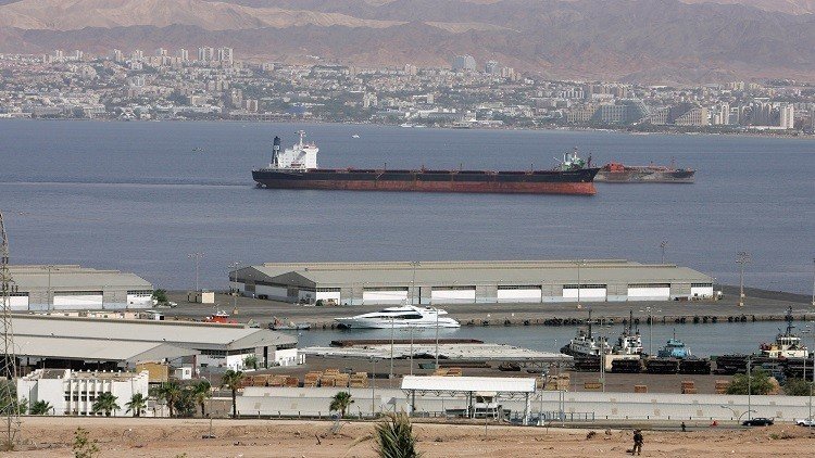 السيطرة على التسرب النفطي في العقبة