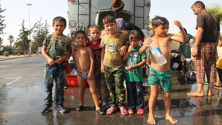 حميميم: تأمين الطعام للمدنيين النازحين من مناطق سيطرة الإرهابيين في حلب