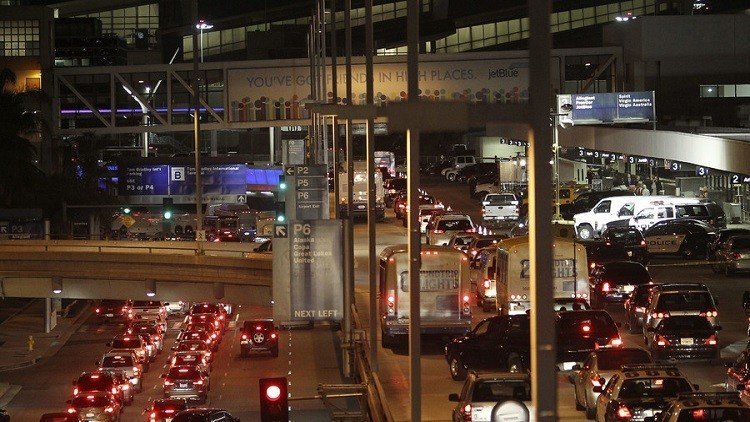 الشرطة تنفي حدوث إطلاق نار في مطار لوس أنجلوس 
