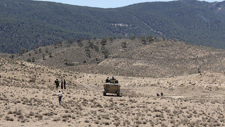 الجزائر تبني ساترا ترابيا عازلا على حدودها مع تونس