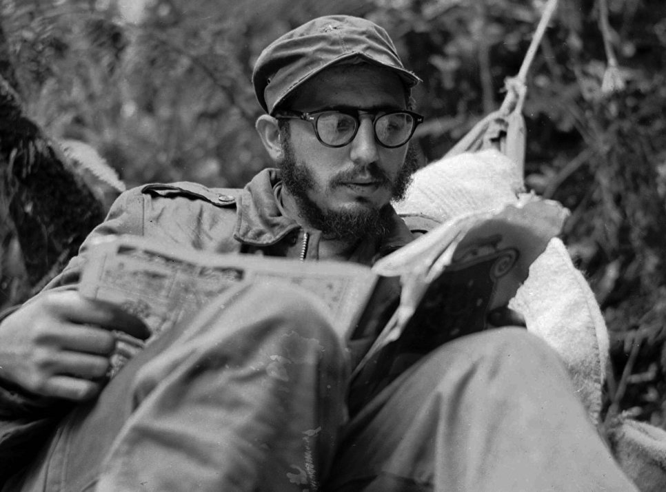 في ديسمبر/كانون الأول عام 1956 نزل فصيل الثوار برئاسة كاسترو في محافظة أورينتي. شن الفصيل عمليات عسكرية ضد النظام الديكتاتوري. وبعد انتصار الثورة وسقوط  ديكتاتورية باتيستا في الـ1 يناير/ كانون الثاني عام 1959 وصلت إلى السلطة في كوبا القوى الديموقراطية التي توحدت حول جيش الثوار برئاسة فيديل كاسترو.