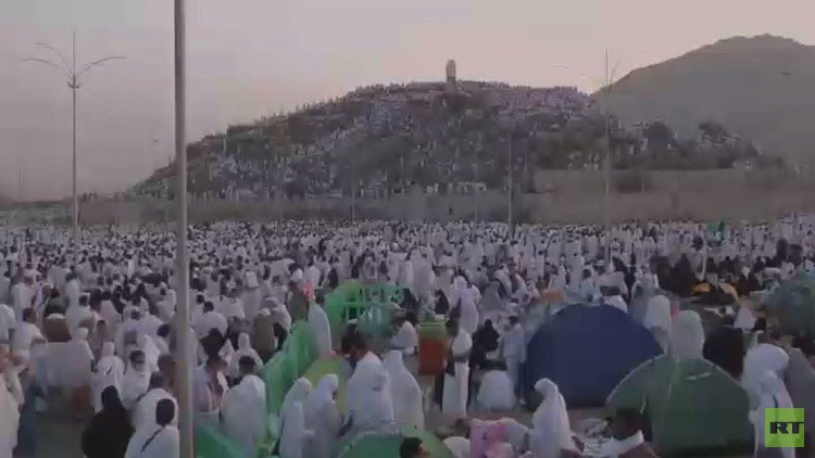 الحجاج يؤدون ركن الحج الأعظم 