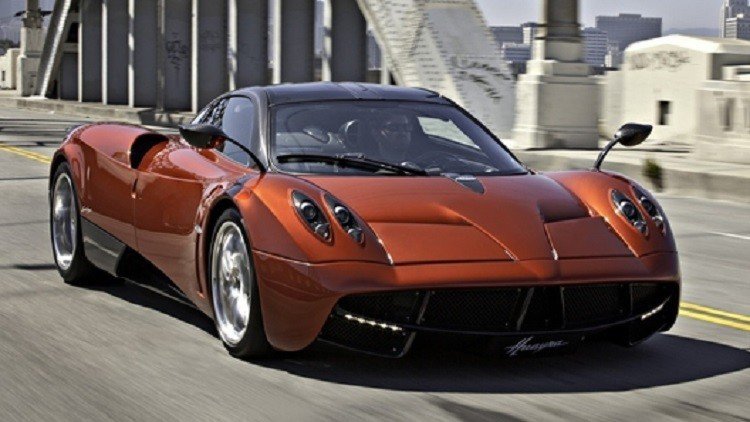 Pagani تسحب سياراتها الخارقة الباهظة السعر