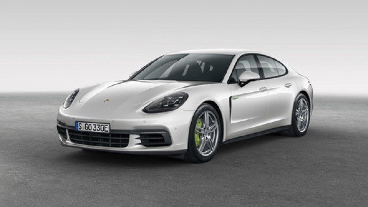 بورش تقدم سيارة Panamera السريعة والاقتصادية