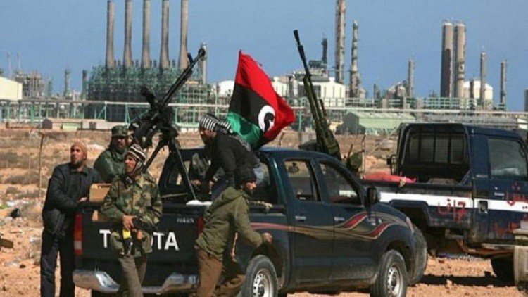 النفط يلهي ليبيا عن محاربة الإرهابيين