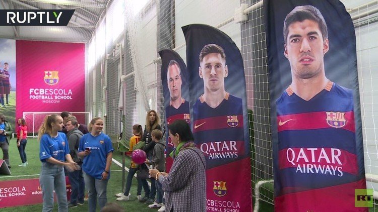برشلونة يفتتح مدرسته الكروية في موسكو