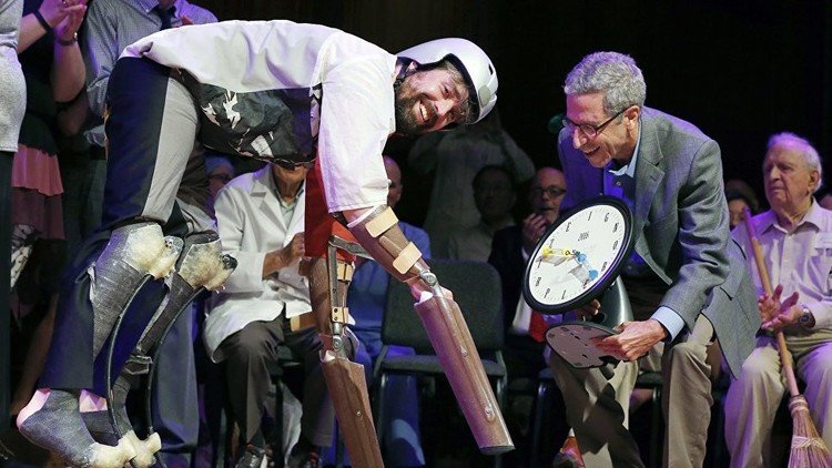 جائزة نوبل للحماقة 2016: سراويل للفئران وتجربة عيش ثعالب الماء
